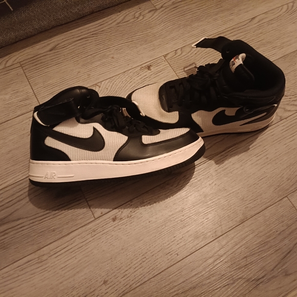 NIKE AIRFORCE 1 GOAT Size 10 brand new - Picture 1 of 6